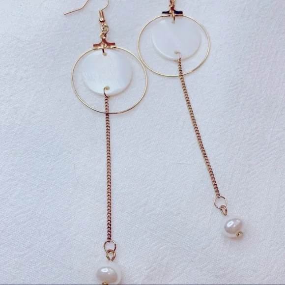 ❣️$25/3❣️ Long Mother of Pearl Faux Pearl Earrings - Picture 6 of 9